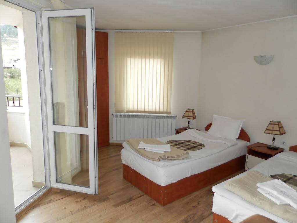 Family Hotel Daisy Borino Eksteriør bilde